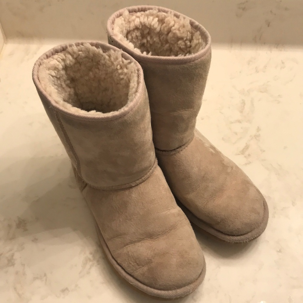 Classic short UGG boots